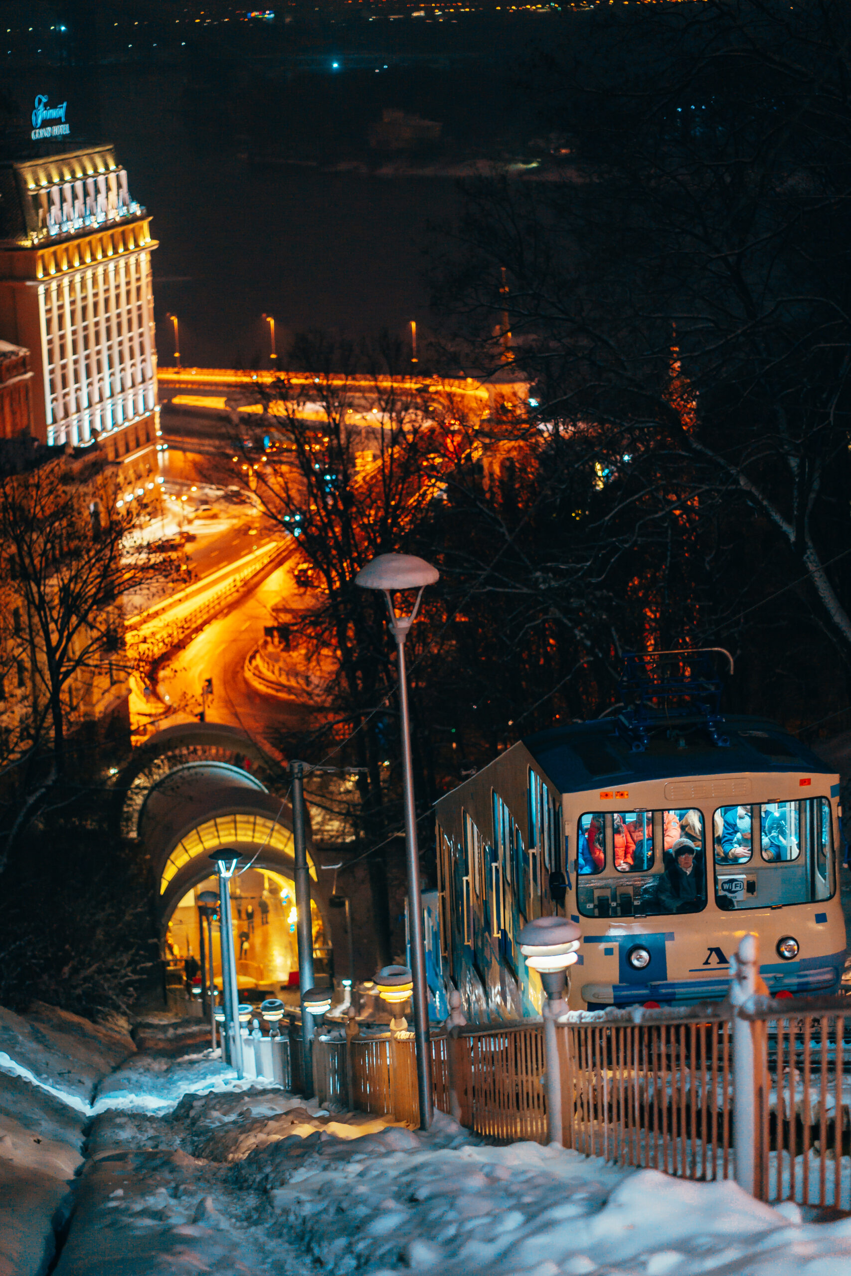 The funicular on Vladimir's Hill at night, in the background night Kiev